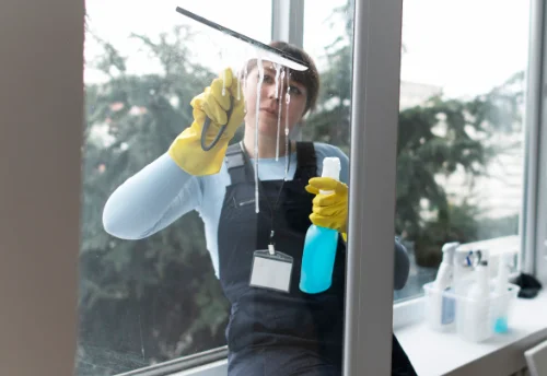 Nettoyage de vitres intérieures et extérieures à Crugny